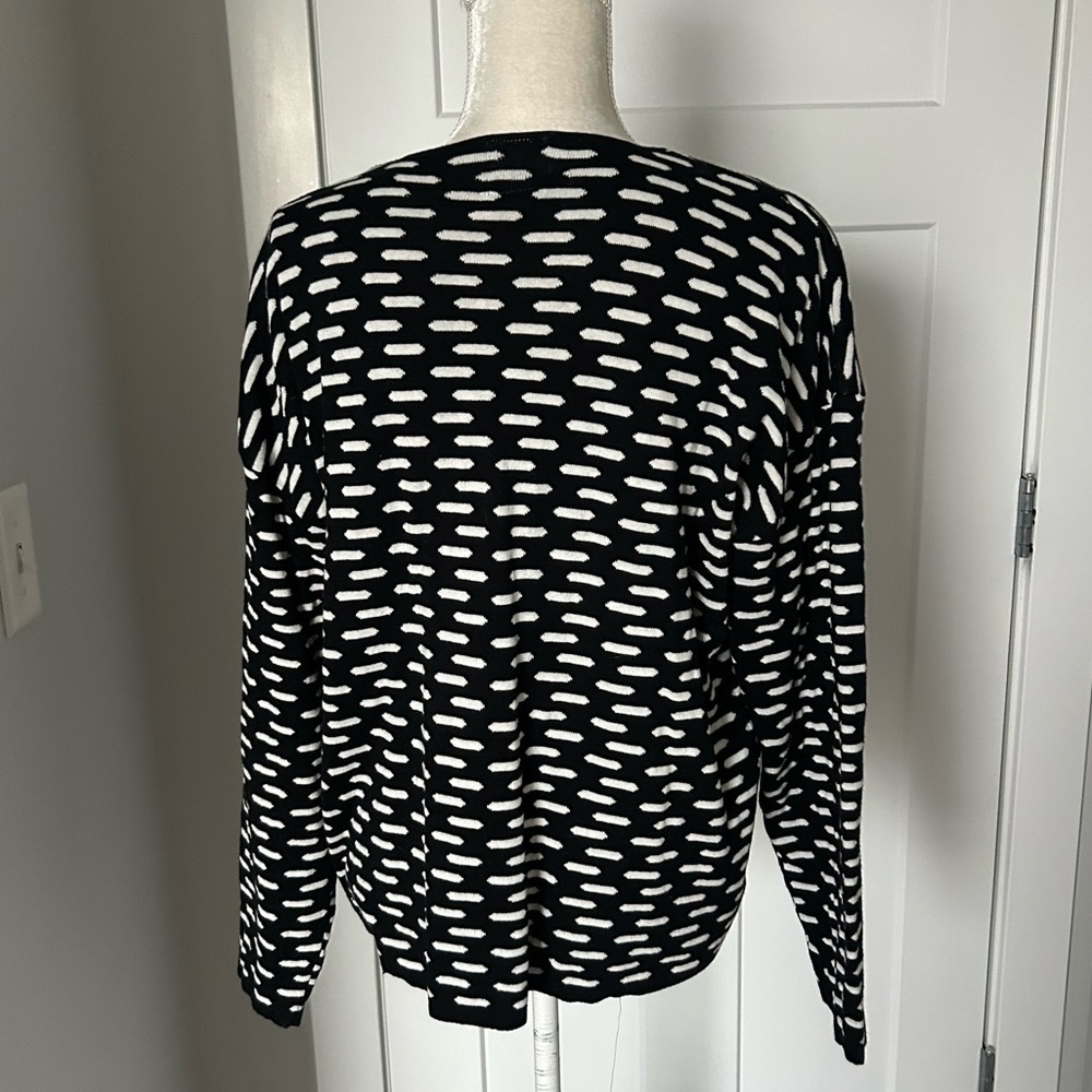 August Moon Geometric Print Sweater - Picture 3 of 8